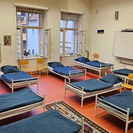 Хостел In School Прага